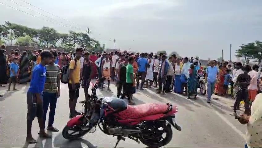 A truck crushed a woman crossing the road in nalanda
