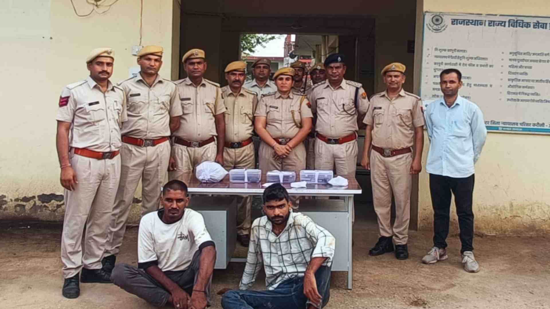 पुलिस की गिरफ्त में आरोपी।