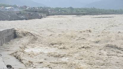 Railway management canceled three trains due to rain in Lalkuan haldwani