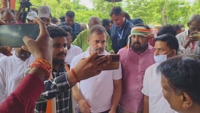 Raebareli: Rahul Gandhi offers prayer in Churwa Hanuman Mandir in Raebareli.