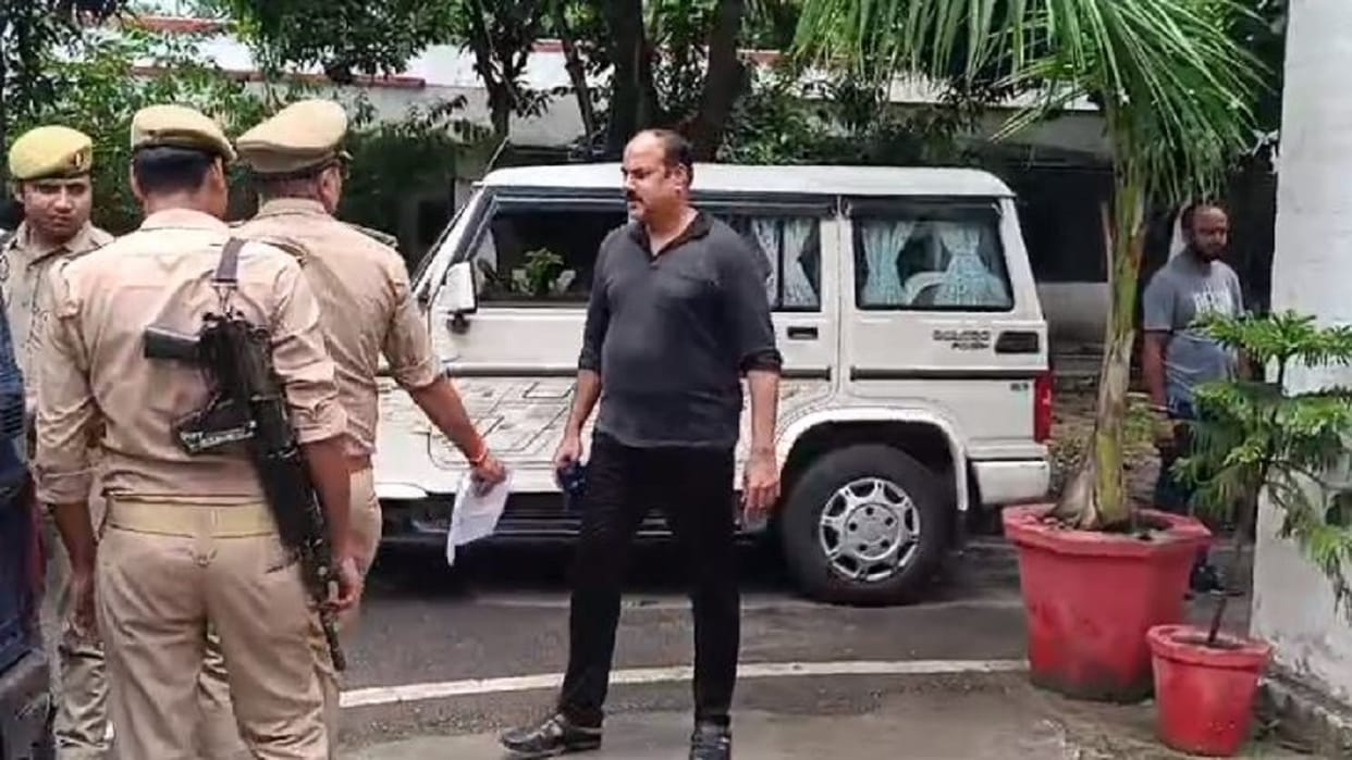 Bareilly Firing Case Accused Rajiv Rana brother surrendered at the SSP office