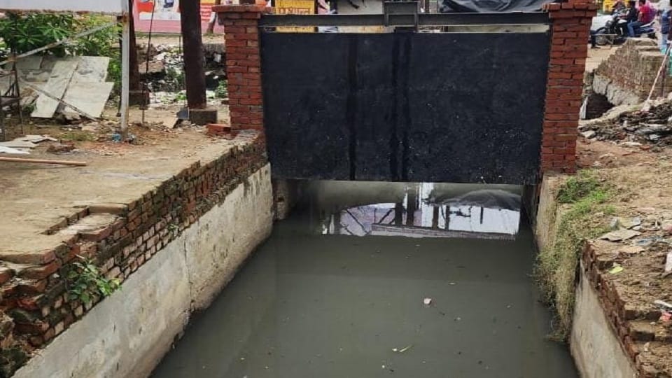 Iron gate built on the drain of Ozone City turn