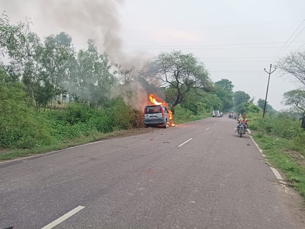 Amethi: After the collision of two bikes, Scorpio got burnt after the bike got stuck in the car, youth died in