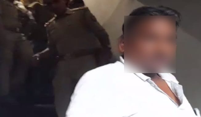 UP News: Meerut Police has raid in a salon Many couple caught inside
