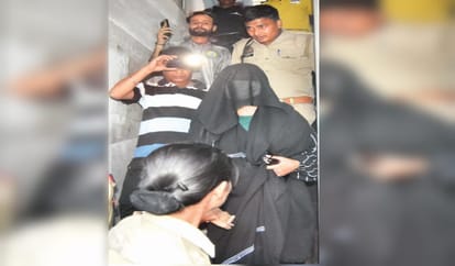 Raid in salon: allegations of prostitution by showing photos of young women, manager in custody