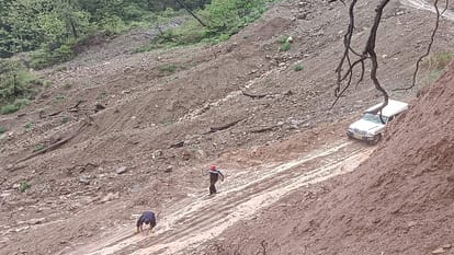 Railway management canceled three trains due to rain in Lalkuan haldwani