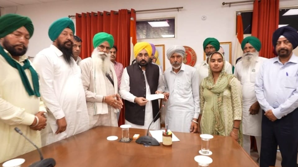 Shubhkaran Singh died at kisan andolan Sister got job in Punjab police