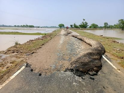 Flood like situation in Shravasti because of Rapti river.