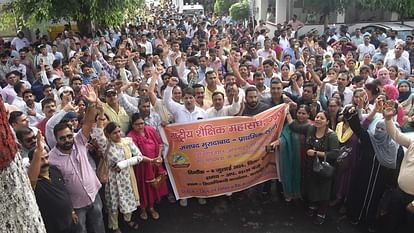 संयुक्त मोर्चा: न रजिस्टर ऑनलाइन करेंगे न सेल्फी भेजेंगे शिक्षक, डिजिटलाइजेशन का आदेश वापस ले विभाग Sanyukta Morcha of teachers say Vibhag should take back the order of digitalisation.