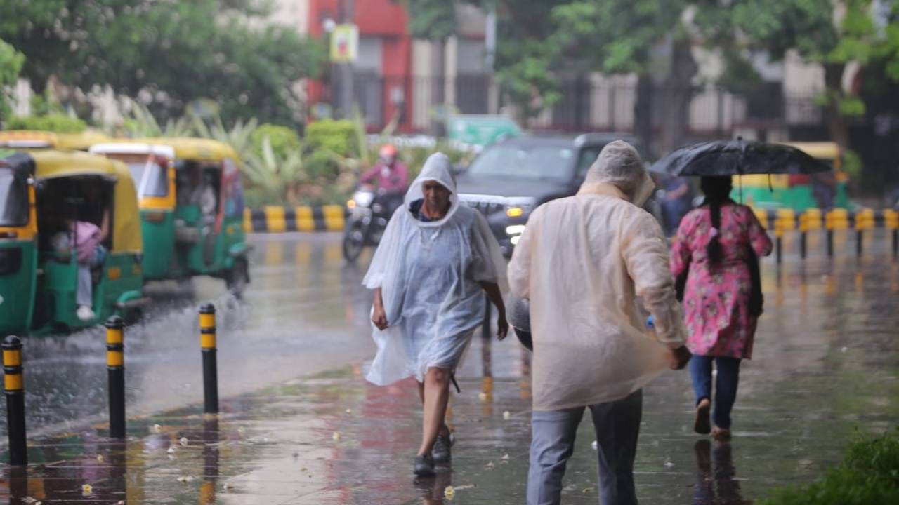 Heavy rain in entire NCR including Delhi and people had a lot of fun see photo