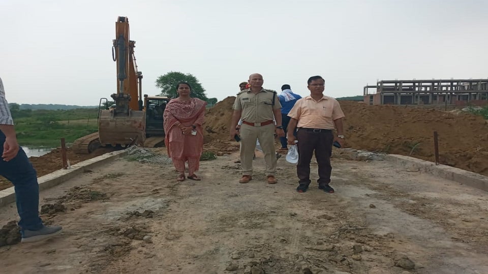 illegal bridge built on Utangan river in Agra could not be completely demolished even in five days