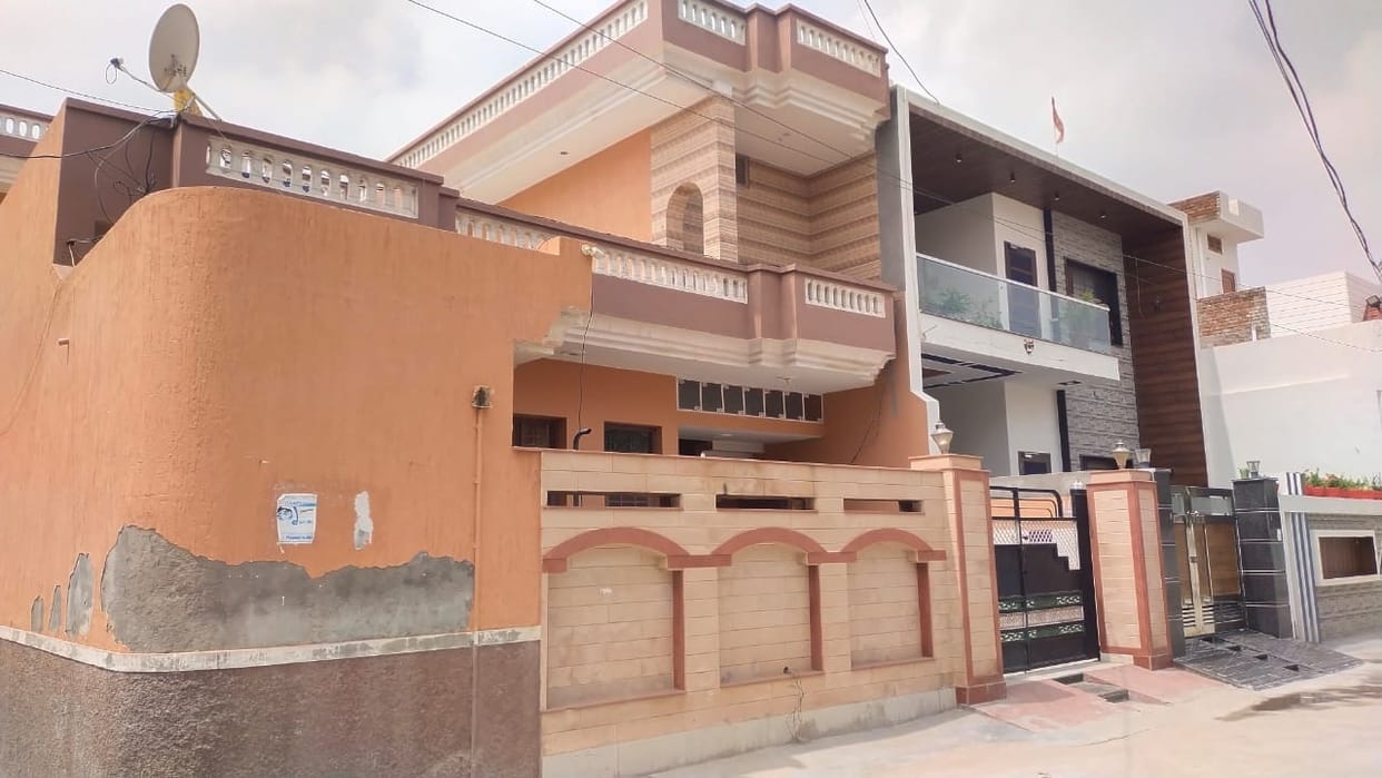 ED team reaches Fatehabad, Raid at businessman Ramesh Arora's house