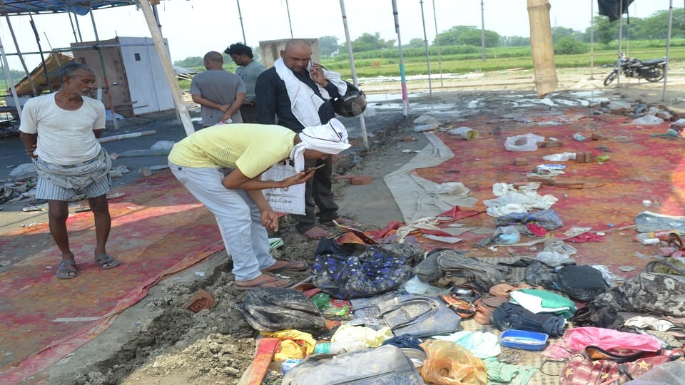 Hathras Stampede: People stole jewelery in Hathras accident