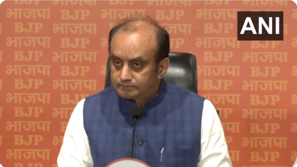 Dispute: BJP hits back at Congress, Sudhanshu Trivedi attacks CWC while Shahzad Poonawala targets SC/ST Commis