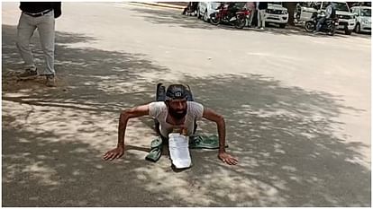 Bikaner News: निजी स्कूलों की मनमानी को लेकर विरोध, सात किमी दंडवत करते हुए पिता पहुंचा कलेक्ट्रेट Bikaner News: Protest against the arbitrariness of private schools father reached Collectorate
