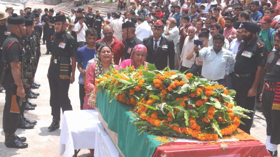 Kathua Terrorist Attack Martyr Vinod Funeral Sister Crying Badly with father and said Proud of my  Brother