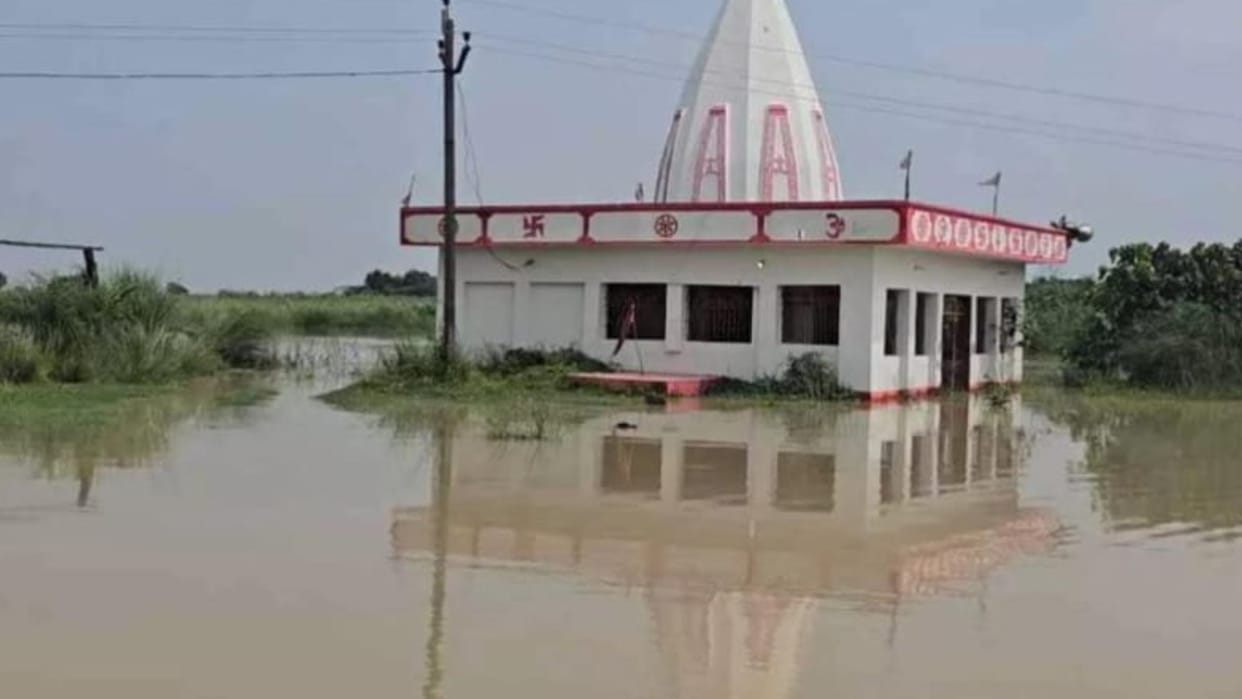 Bihar Flood News 30 Villages in Gopalganj Affected by Flooding, Villages Cut Off from District