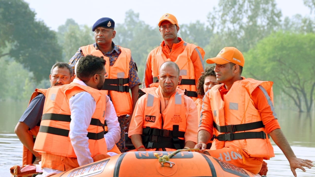 CM Yogi visited flood affected areas in Lakhimpur Kheri
