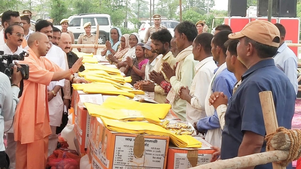 CM Yogi visited flood affected areas in Lakhimpur Kheri