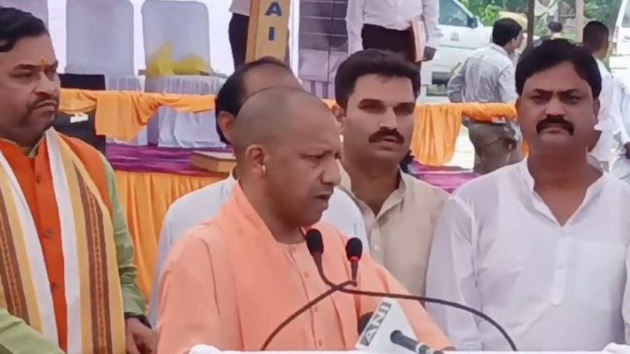 CM Yogi visited flood affected areas in Lakhimpur Kheri