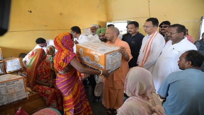 CM Yogi announced compensation for those who died in the flood