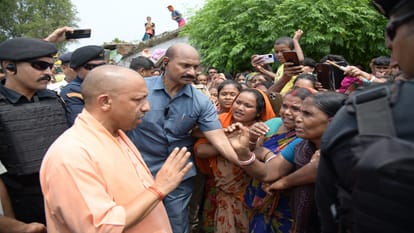 CM Yogi announced compensation for those who died in the flood
