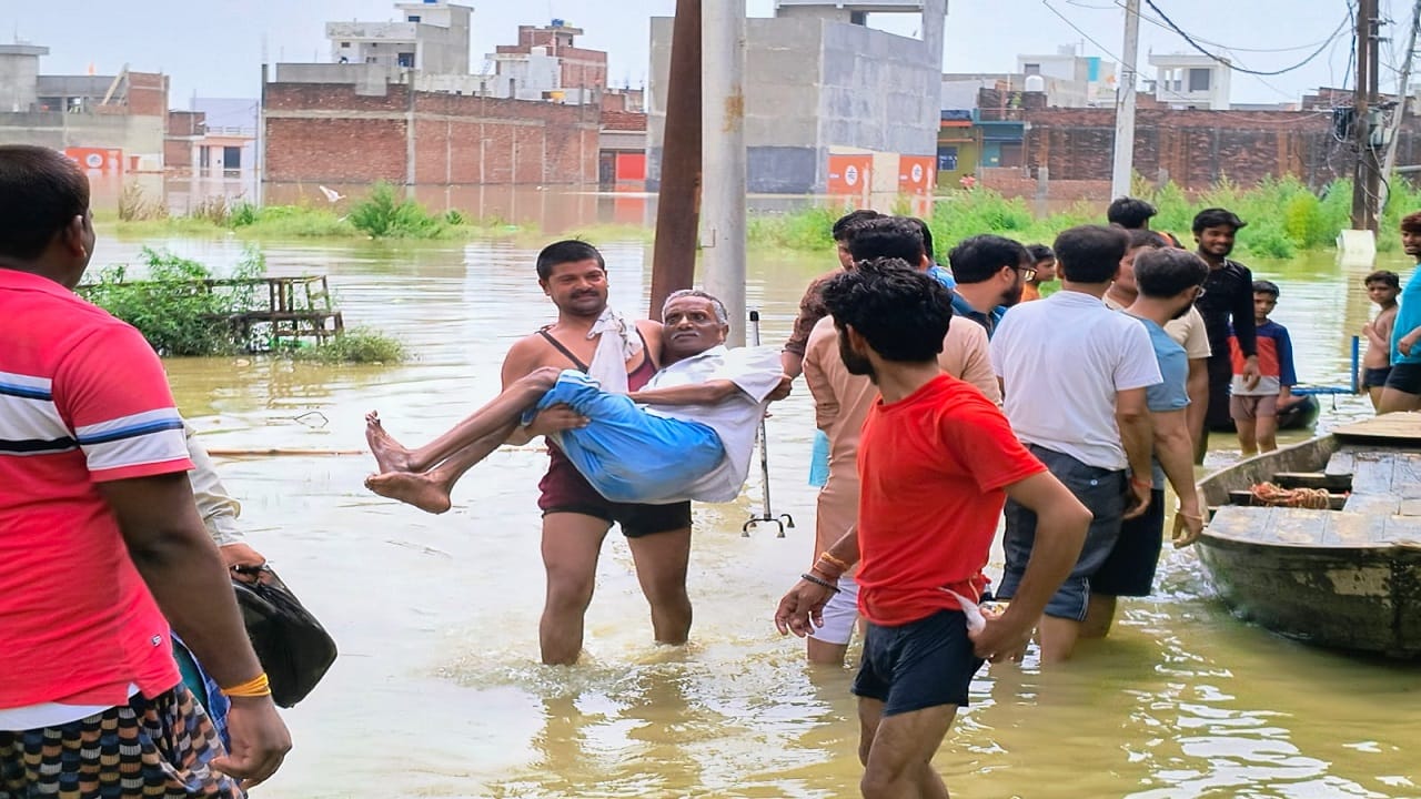 Army and NDRF rescue operations in the floods affected Shahjahanpur
