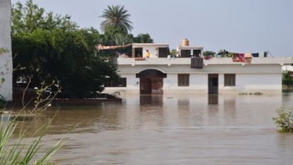 Flood in UP: Saryu, Rapti, Sharda, Garra rivers in spate, hundreds of villages affected, water penetrated deep