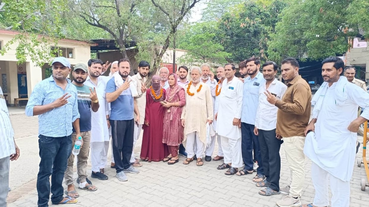 Ishrat won in the by-election of ward number 6 of Charthawal Nagar Panchayat