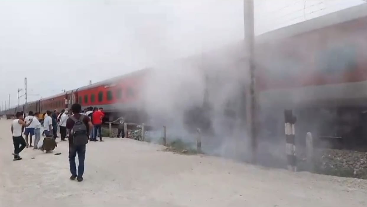 Jodhpur Howrah Express train Smoke came out from AC Coach due to brake binding