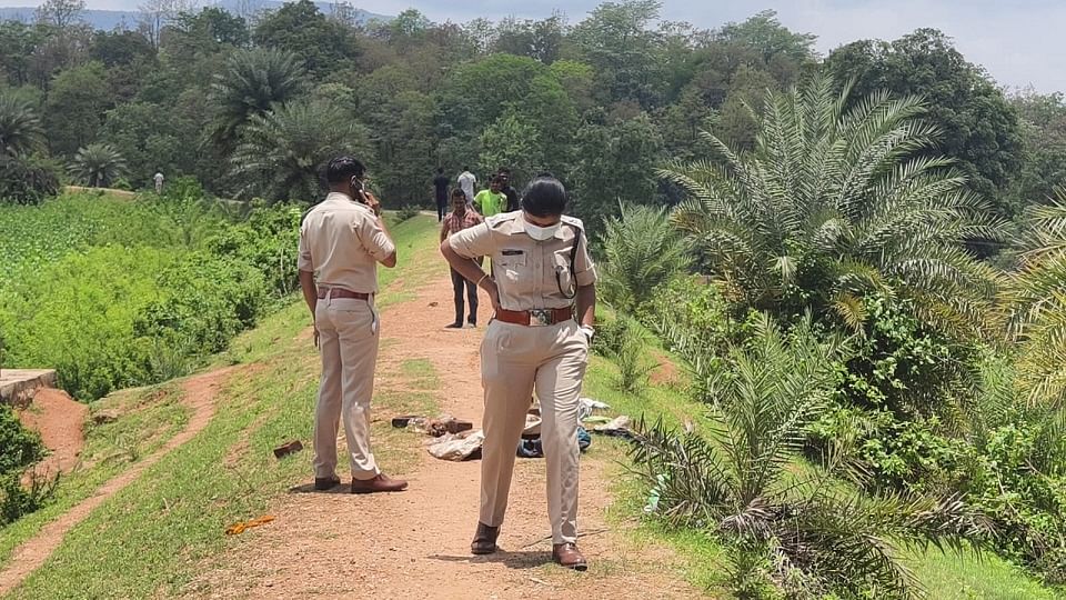 Naked body of a woman found on the banks of Yamuna marks of brutality on body Police are investigating