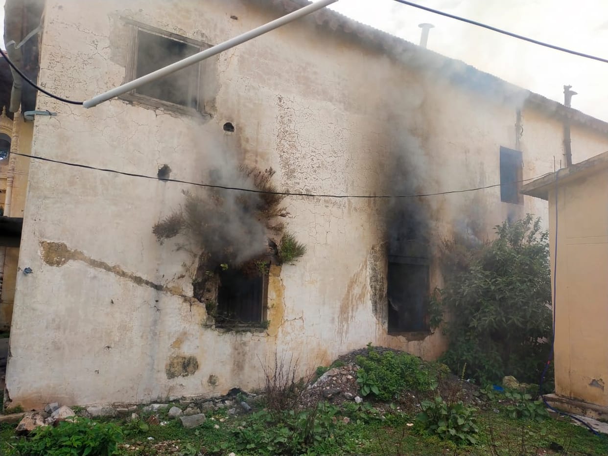 Uttarakhand News Massive fire broke out in Pratap Nagar Rajmahal in Tehri