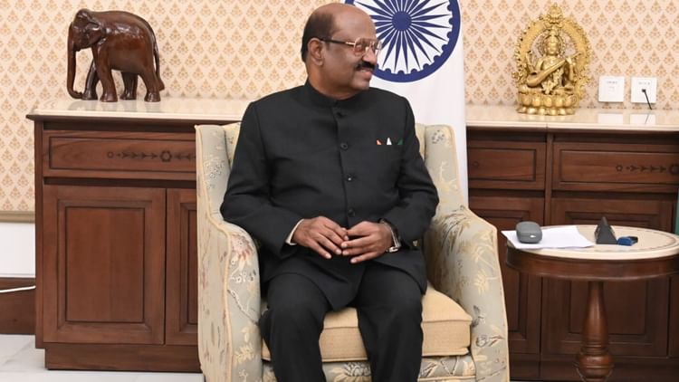 West Bengal: बंगाल में सियासी टकराव गरमाया, टीएमसी सांसद ने राज्यपाल बोस के खिलाफ पुलिस में दर्ज कराई शिकायत