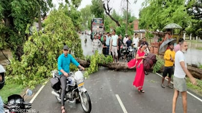 A young man died after being hit by lightning, the accident happened when he came out of the house during the
