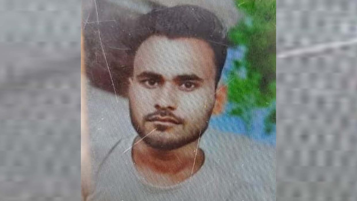 Mahoba: Young man dies due to lightning, four people including women get scorched