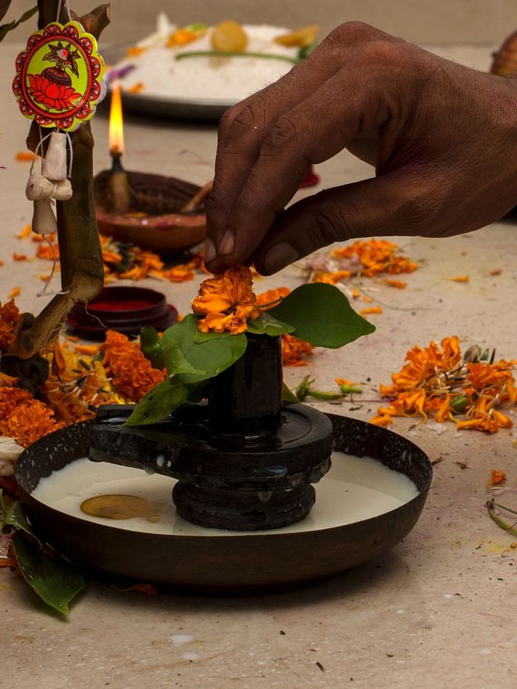 Sawan 2024: आखिर क्यों चढ़ाई जाती है शिवलिंग पर सुपारी?