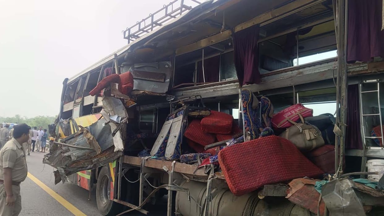 Unnao Accident: In the accident someone lost his hand and someone was blown away