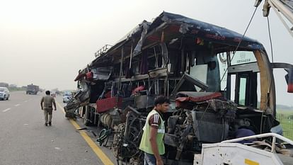 Unnao Accident News Tragic Accident on Lucknow Agra Expressway 18 Dead Check Photos