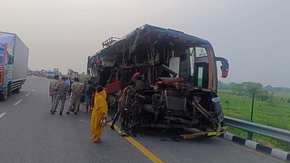 Unnao Accident News Tragic Accident on Lucknow Agra Expressway 18 Dead Check Photos