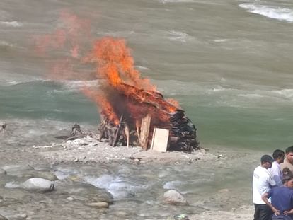 Kathua Terrorist Attack Uttarakhand Five Martyrs Funeral Held Today Family Crying Photos