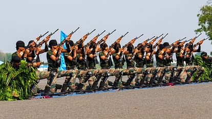 Agniveer: पूर्व अग्निवीरों को लेकर केंद्र सरकार का बड़ा फैसला, BSF-CISF भर्तियों में मिलेगा 10 फीसदी आरक्षण Central government's big decision regarding former firefighters, reservation will be available in BSF-CISF rec