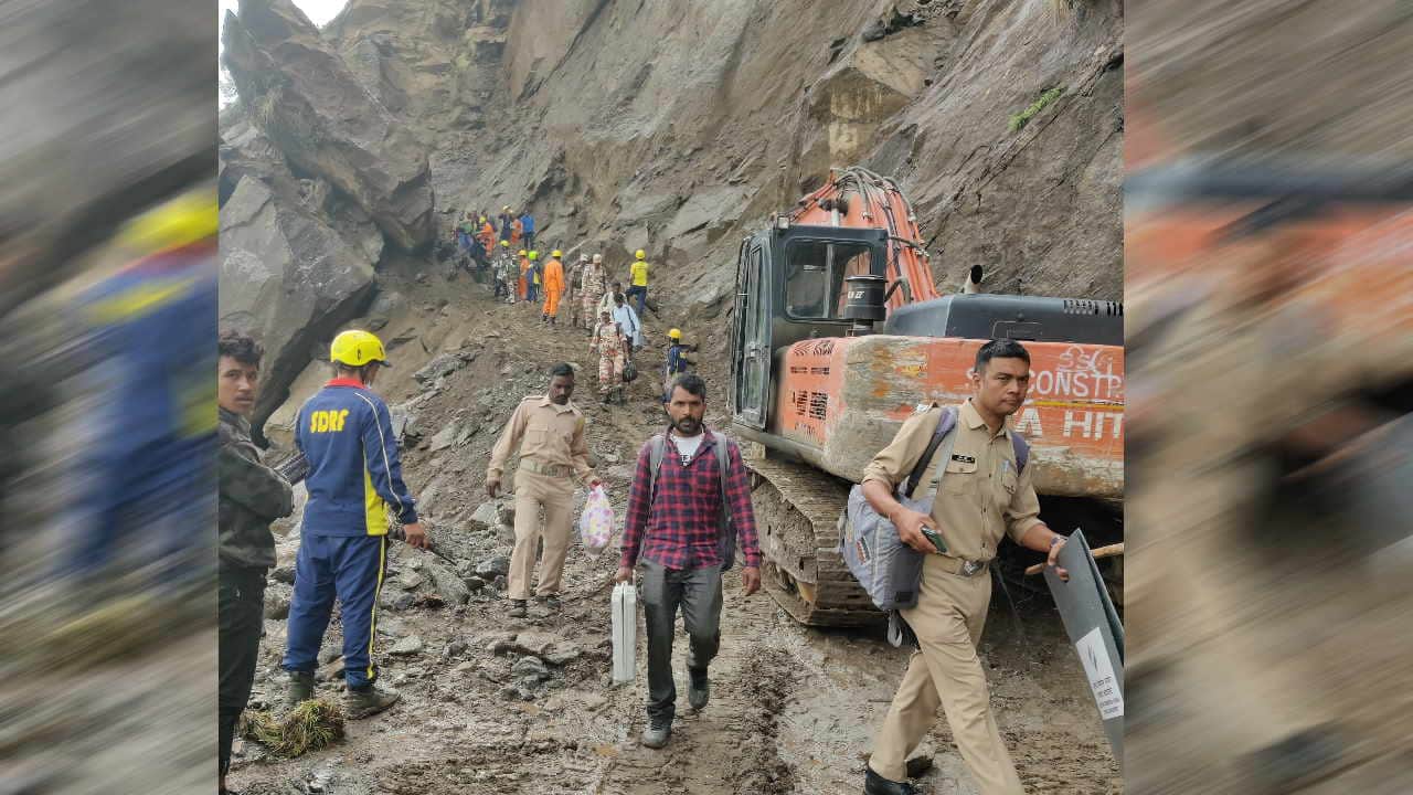 Badrinath highway near Joshimath Heavy debris fell on highway passengers stranded difficulties Uttarakhand