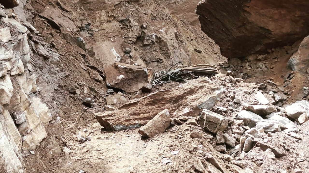 Badrinath Highway Work to evacuate pilgrims stranded for four days begins Uttarakhand News in Hindi