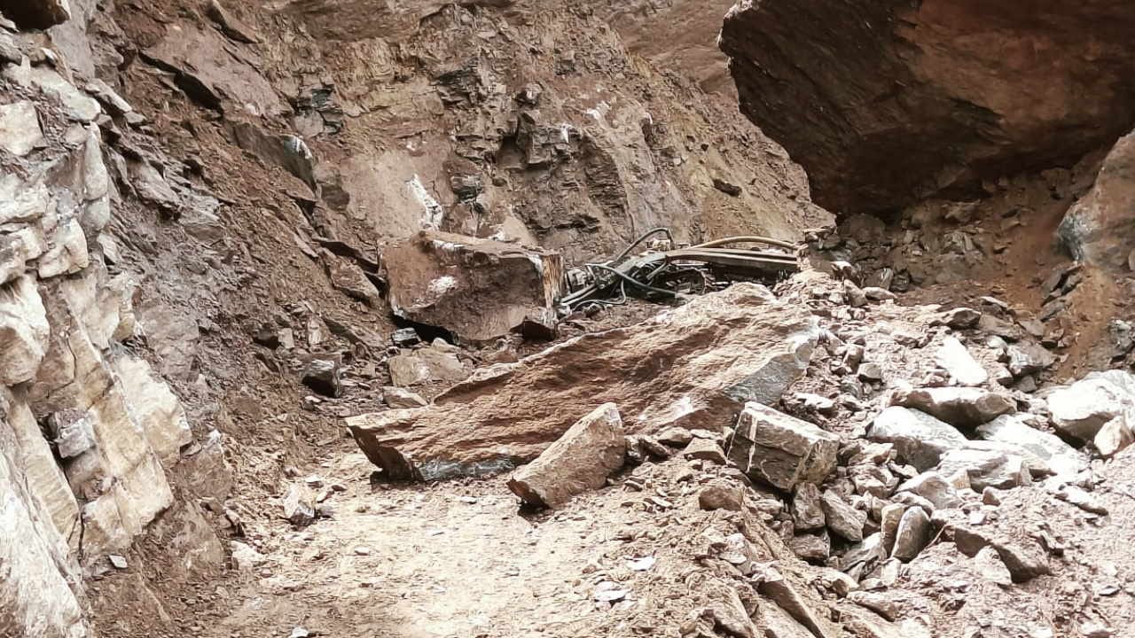 Badrinath Highway Work to evacuate pilgrims stranded for four days begins Uttarakhand News in Hindi
