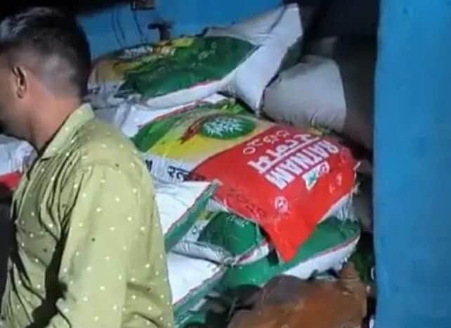 बालाघाट से नकली खाद की खेप पकड़ाई है।