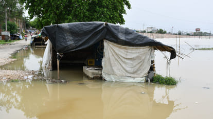 In Gorakhpur, Saryu's water level reached 27 cm above the danger mark