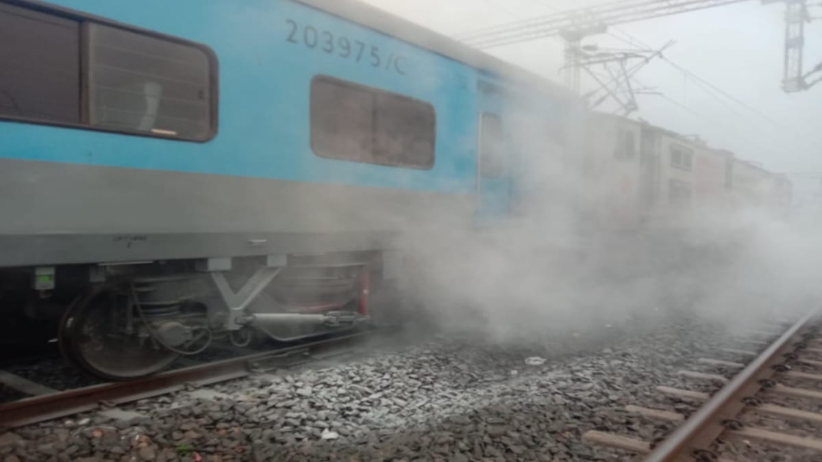 MP News: After Amarkantak, now the coach of Jodhpur Express train caught fire, panic among passengers