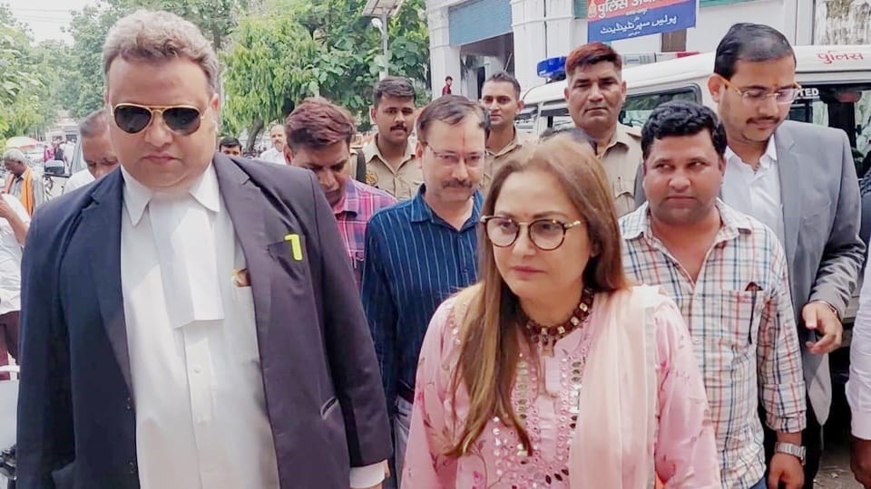 UP: Former MP Jayaprada was present in court for 11 minutes, after being acquitted she said- Satyamaye Jayate