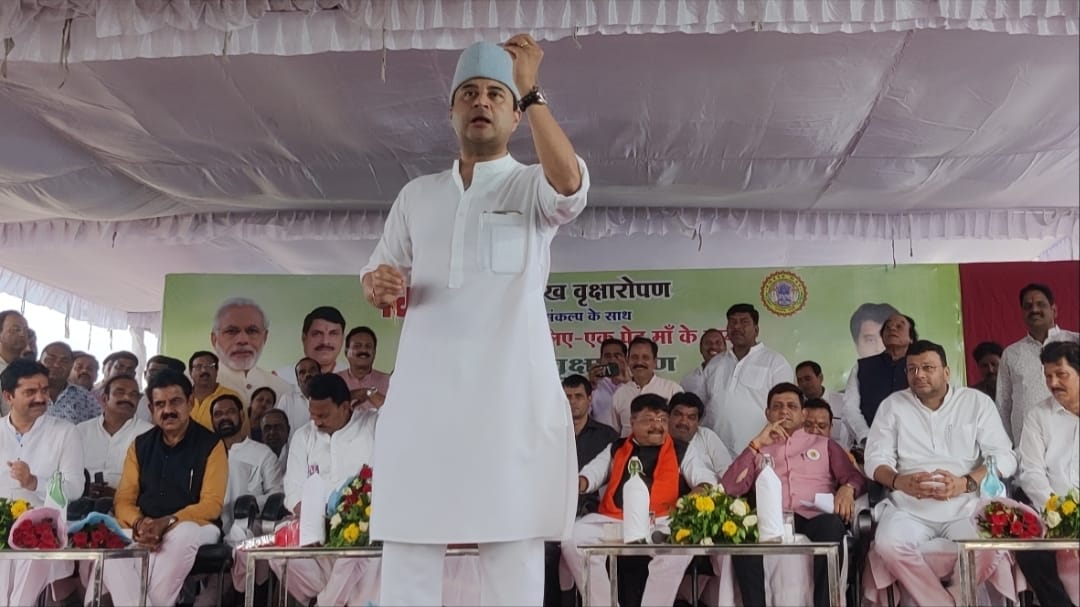 Pm modi jyotiraditya Scindia kailash vijayvargiya rahul gandhi manipur news indore