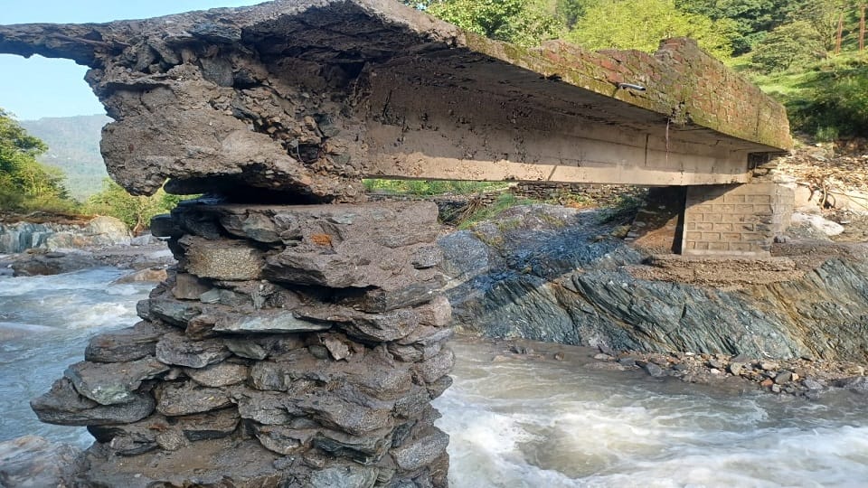 children of Belkhet missed their education due to suspension bridge breaking in champawat